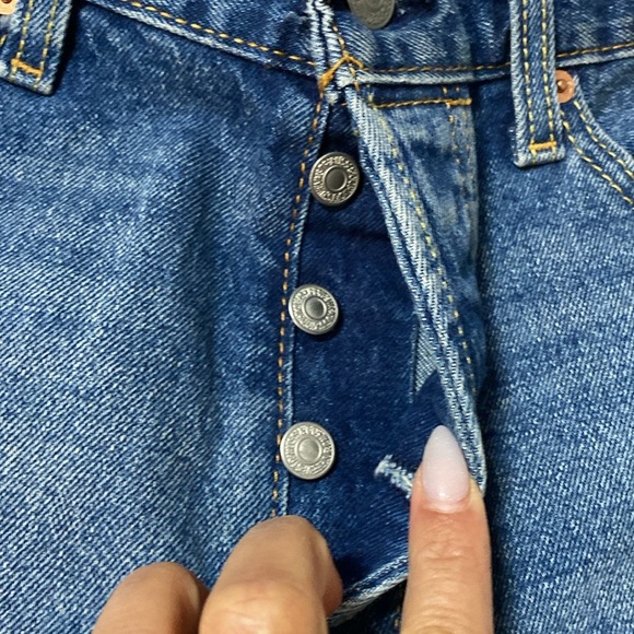 Levi's | 501 Blue Jean Shorts with Vintage Fade - Distressing - W30 - Picture 6 of 7